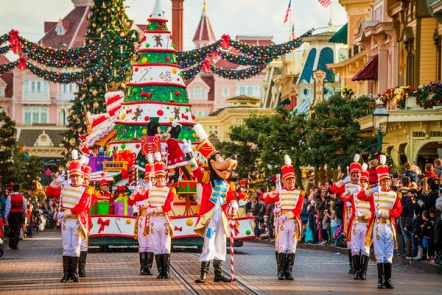 Disneyland Parade Christmas 